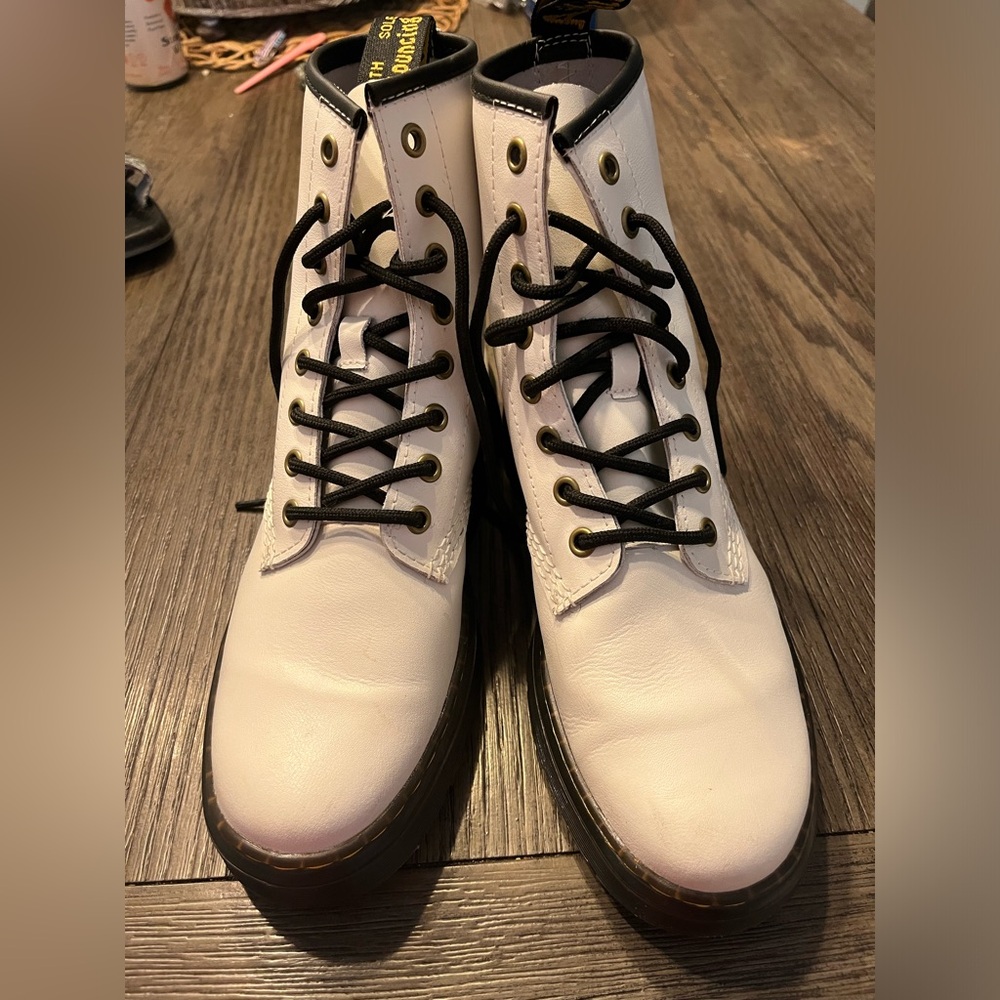 New Dr. Martens Women's US 8 Zavala T Lamper 8 Eyelet Combat Boots Leather UK 6